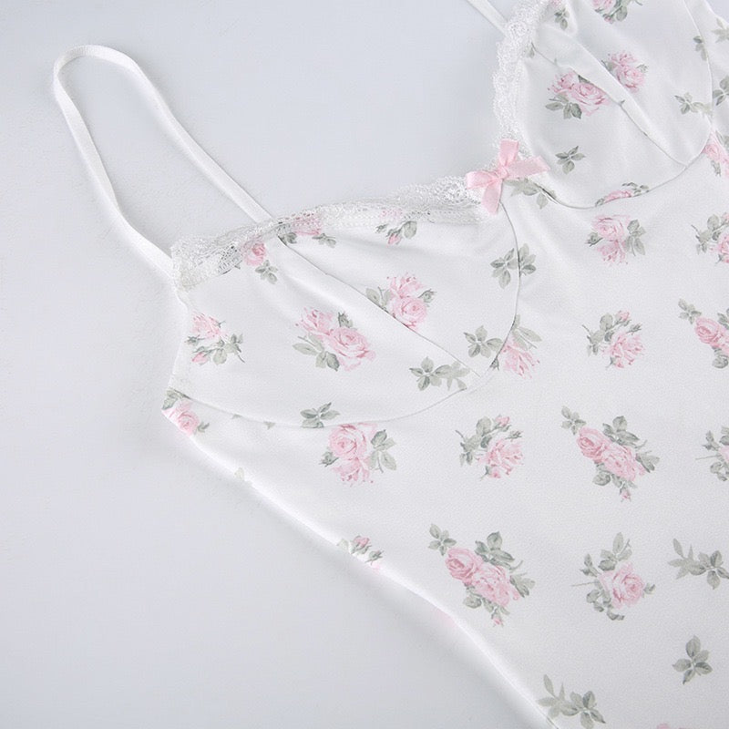 Облегающая ночная рубашка на бретельках с цветочной кружевной отделкой