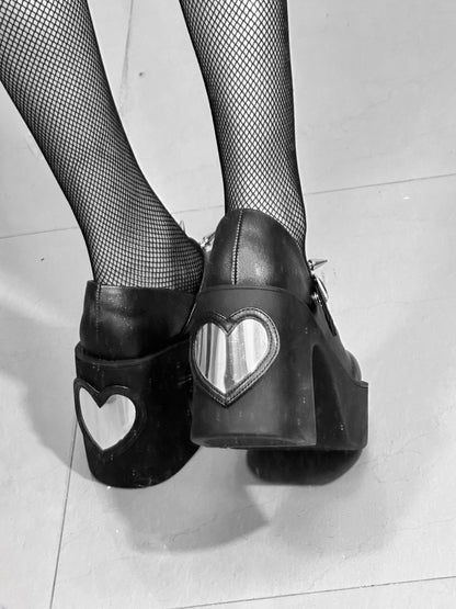 ♡ Зеркало-сердце ♡ - Туфли на платформе Dolly
