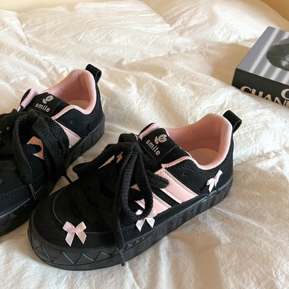 Sneakers Coquette con fiocco rosa estetico